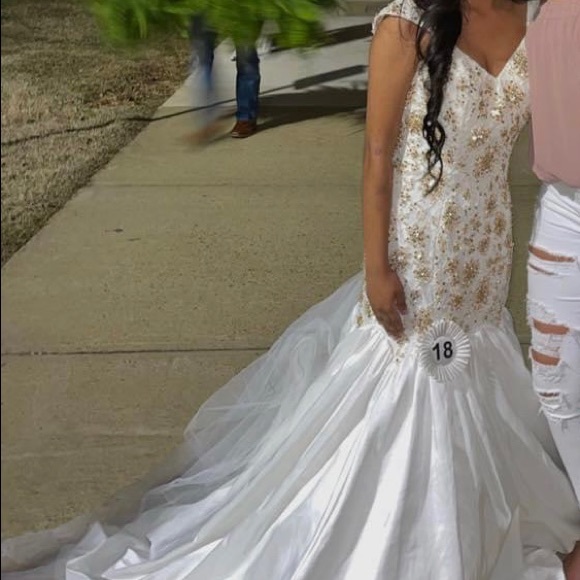 Worn once, size 6 originally taken down to a size 2 - Picture 2 of 2